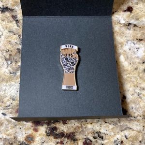 NWOT NENA & CO. TOTAL KNOCK OUT PIN